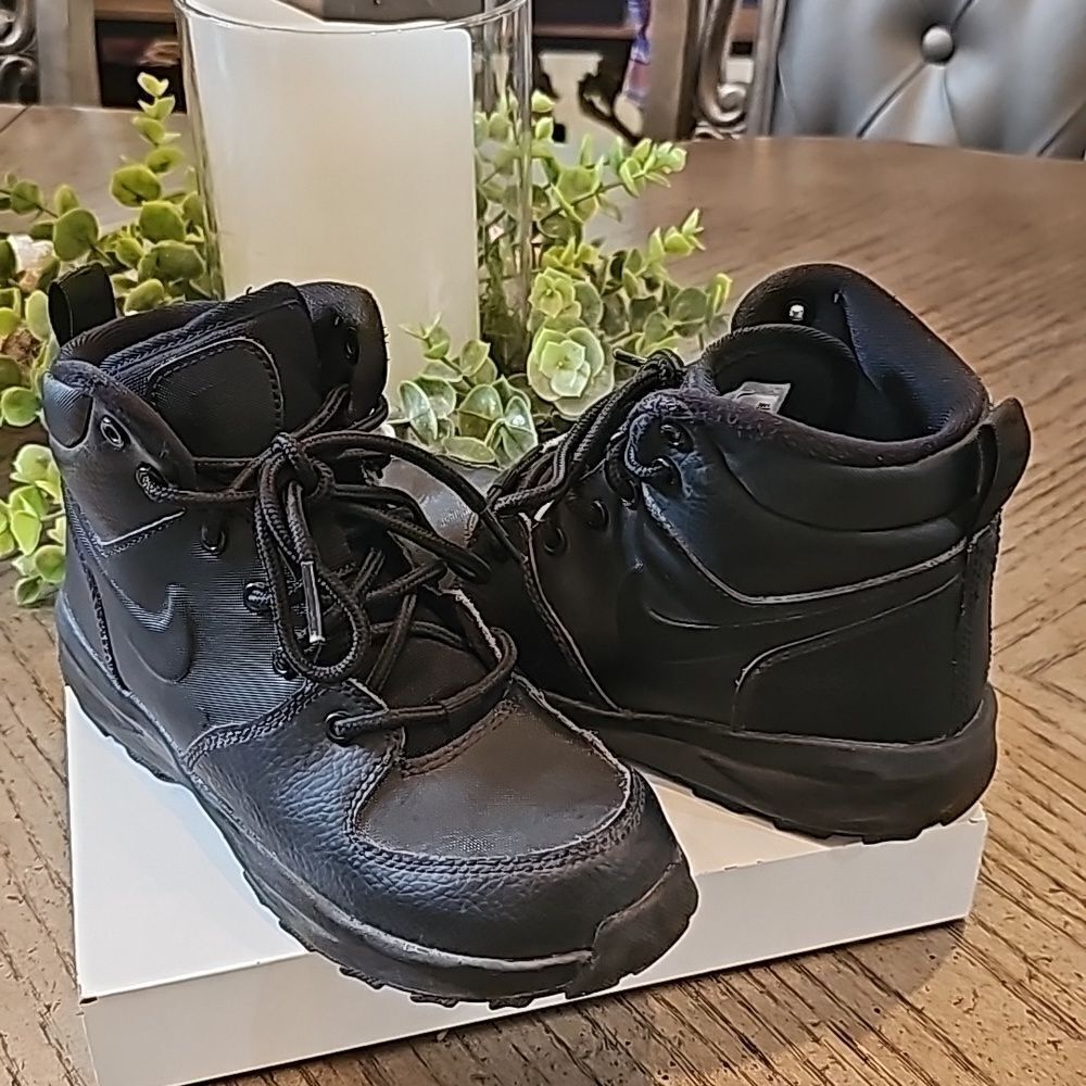 Nike black leather hightop boot size 1